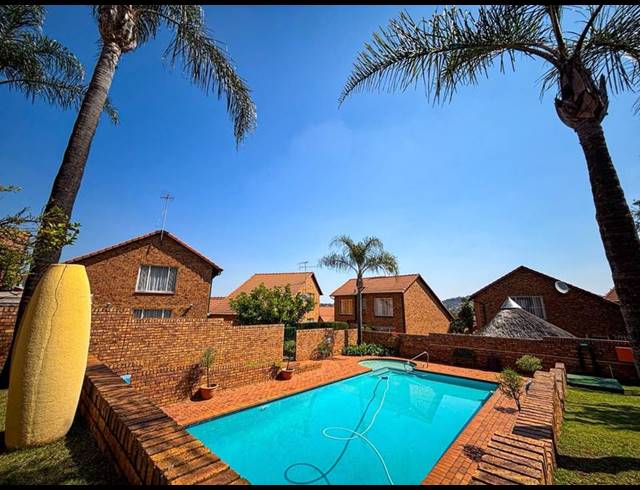 2 BEDROOM TOWNHOUSE FOR SALE IN BASSONIA